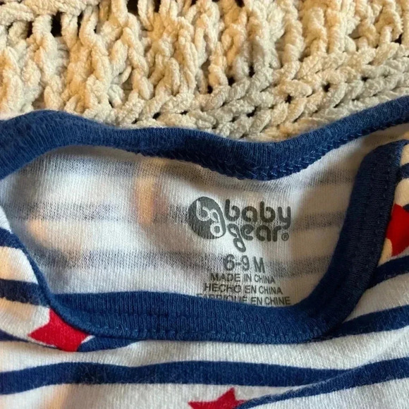 6-9 months American Stars and Stripes short sleeve onesie, shorts, and bib set - Picture 5 of 5
